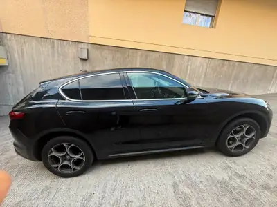 Alfa Romeo Stelvio 2.2 JTDM Executive Q4 — SUV diesel robuste, 123'000 km, sans sinistre — vista esterna