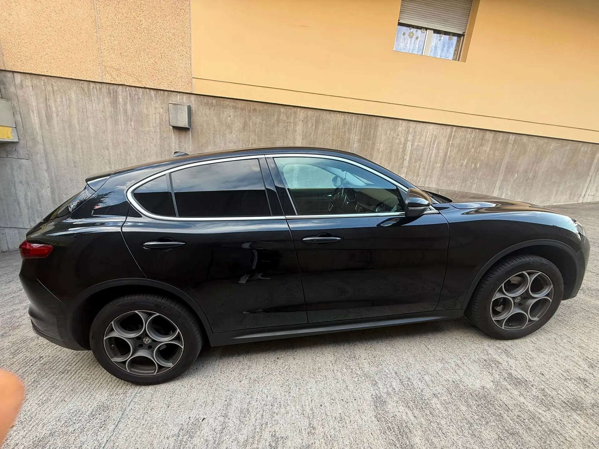 Alfa Romeo Stelvio 2.2 JTDM Executive Q4 — SUV diesel robuste, 123'000 km, sans sinistre — vista esterna