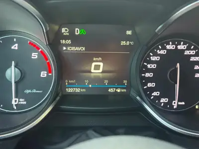 Alfa Romeo Stelvio 2.2 JTDM Executive Q4 — SUV diesel robuste, 123'000 km, sans sinistre — cruscotto