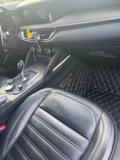 Alfa Romeo Stelvio 2.2 JTDM Executive Q4 — SUV diesel robuste, 123'000 km, sans sinistre — interni