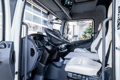 Concorde Cruiser 890 RLA — Camping-car de luxe 4 places, motorisation diesel puissante — Thumbnail 10