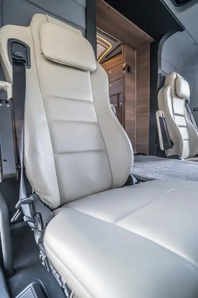 Concorde Cruiser 890 RLA — Camping-car de luxe 4 places, motorisation diesel puissante — Thumbnail 15