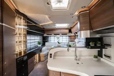 Concorde Cruiser 890 RLA — Camping-car de luxe 4 places, motorisation diesel puissante — Thumbnail 17