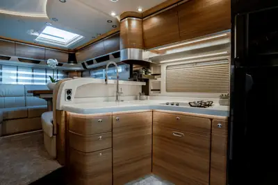 Concorde Cruiser 890 RLA — Camping-car de luxe 4 places, motorisation diesel puissante — Thumbnail 16