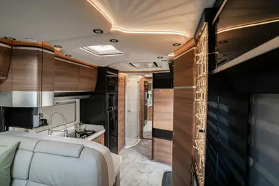 Concorde Cruiser 890 RLA — Camping-car de luxe 4 places, motorisation diesel puissante — Thumbnail 19