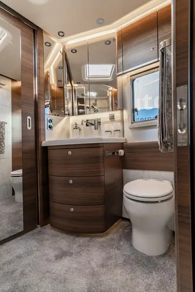 Concorde Cruiser 890 RLA — Camping-car de luxe 4 places, motorisation diesel puissante — Thumbnail 24