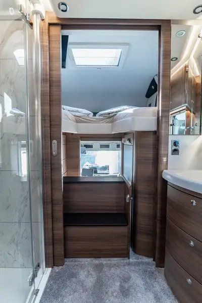 Concorde Cruiser 890 RLA — Camping-car de luxe 4 places, motorisation diesel puissante — Thumbnail 25