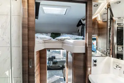 Concorde Cruiser 890 RLA — Camping-car de luxe 4 places, motorisation diesel puissante — Thumbnail 26
