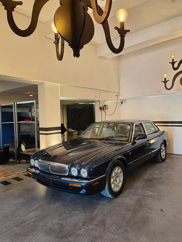 Jaguar XJ 4.0 V8 Sovereign — Berline de prestige 284 ch, seulement 69 000 km