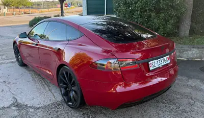 Tesla Model S Maximale-Reichweite Raven — Berline électrique haute performance, batterie neuve — interni