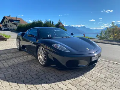 Ferrari F430 Coupé 2005 — Légendaire V8 486 ch, sièges racing carbone — vue extérieure