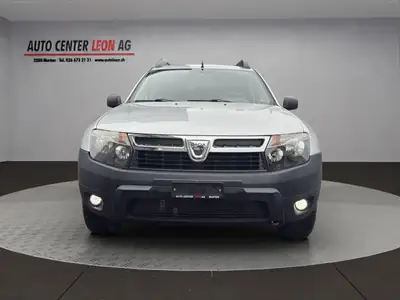 Dacia Duster 1.6 4x4 — SUV robuste 2012, transmission manuelle, sans accident — exterior view