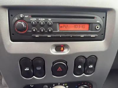 Dacia Duster 1.6 4x4 — SUV robuste 2012, transmission manuelle, sans accident — Thumbnail 15