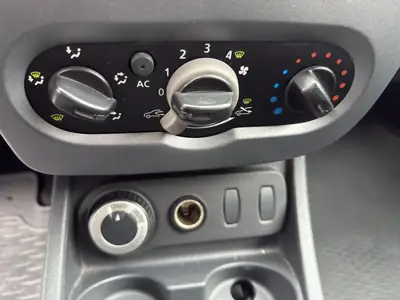 Dacia Duster 1.6 4x4 — SUV robuste 2012, transmission manuelle, sans accident — Thumbnail 16