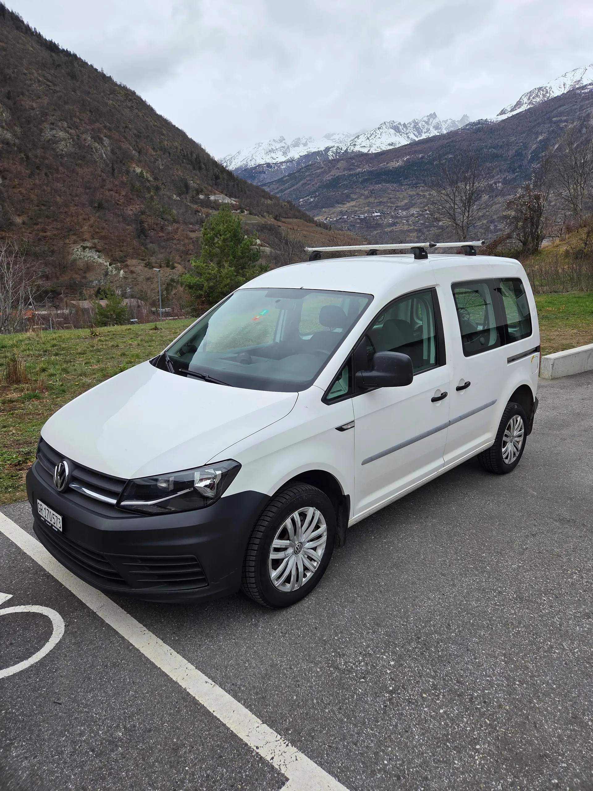 VW Caddy Alltrack 2.0 TDI 4Motion — Utilitaire robuste, traction intégrale, 310'000 km — Außenansicht