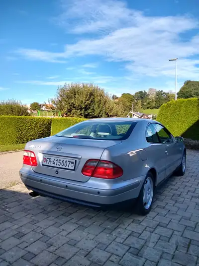 Mercedes-Benz CLK 320 Elégance — Coupé sportif des années 90, entretien impeccable — vista posteriore