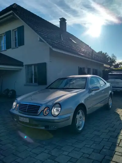 Mercedes-Benz CLK 320 Elégance — Coupé sportif des années 90, entretien impeccable — fianco