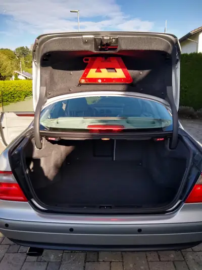 Mercedes-Benz CLK 320 Elégance — Coupé sportif des années 90, entretien impeccable — Miniatura 9