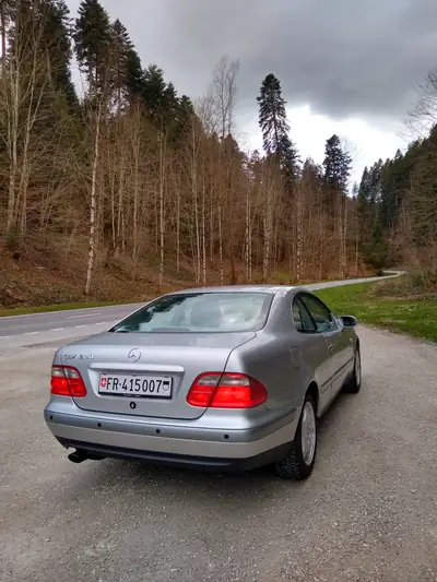 Mercedes-Benz CLK 320 Elégance — Coupé sportif des années 90, entretien impeccable — Miniatura 12