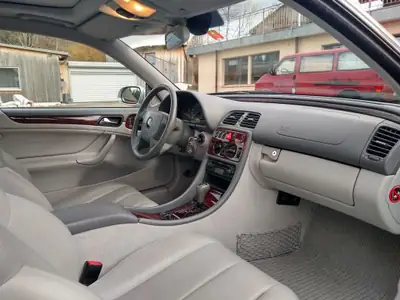 Mercedes-Benz CLK 320 Elégance — Coupé sportif des années 90, entretien impeccable — Miniatura 15