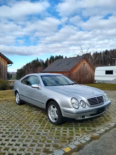 Mercedes-Benz CLK 320 Elégance — Coupé sportif des années 90, entretien impeccable — Miniatura 13