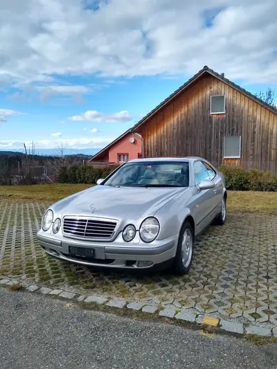 Mercedes-Benz CLK 320 Elégance — Coupé sportif des années 90, entretien impeccable — Miniatura 14