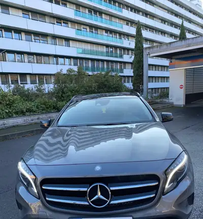 Mercedes-Benz GLA 200 — Élégance compacte et motorisation efficace — exterior view