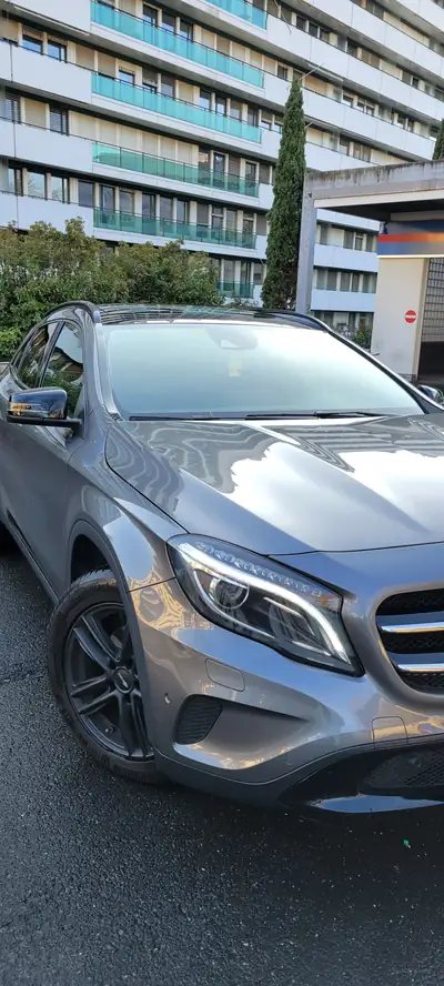 Mercedes-Benz GLA 200 — Élégance compacte et motorisation efficace — dashboard
