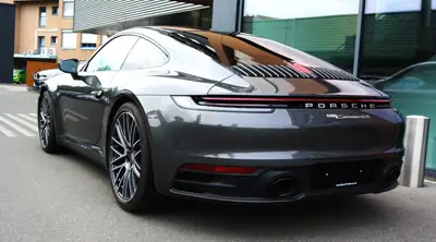 Porsche 911 Coupé Carrera 4S PDK — Sportive allemande 450 ch, faible kilométrage — rear view