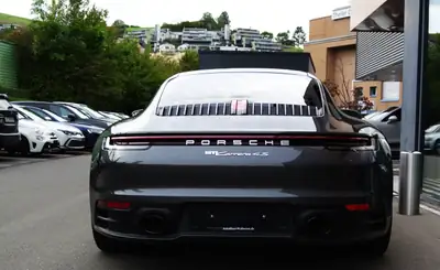 Porsche 911 Coupé Carrera 4S PDK — Sportive allemande 450 ch, faible kilométrage — interior