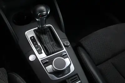 Audi A3 Sportback 1.4 TFSI 180 ch — Préparation ABT, Virtual Cockpit, Pack S-Line complet — Miniature 17