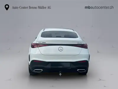 Mercedes-Benz GLC 300 AMG Line Coupé — SUV hybride performant, 20 km seulement — tableau de bord