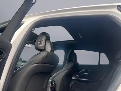 Mercedes-Benz GLC 300 AMG Line Coupé — SUV hybride performant, 20 km seulement — Miniature 12