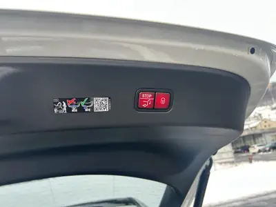 Mercedes-Benz GLC 300 AMG Line Coupé — SUV hybride performant, 20 km seulement — Miniature 21