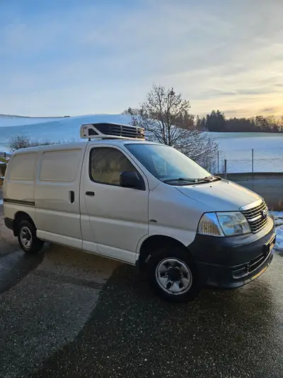 Toyota HI-ACE 2008 — Utilitaire diesel robuste, 114'800 km, sans sinistre — fianco