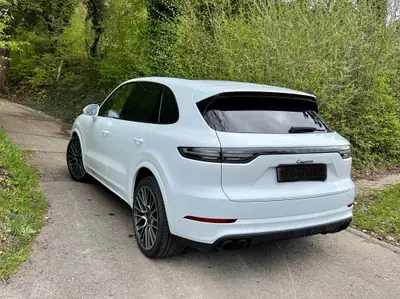 Porsche Cayenne Turbo — SUV de prestige 550 ch, véhicule suisse impeccable — rear view