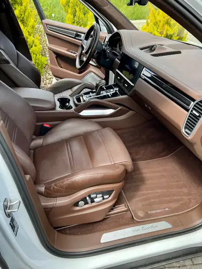 Porsche Cayenne Turbo — SUV de prestige 550 ch, véhicule suisse impeccable — Thumbnail 9
