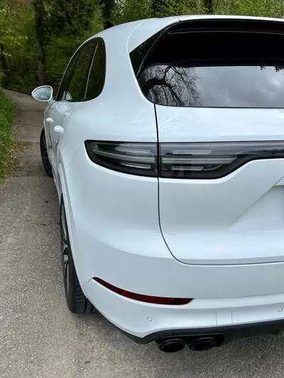 Porsche Cayenne Turbo — SUV de prestige 550 ch, véhicule suisse impeccable — Thumbnail 7