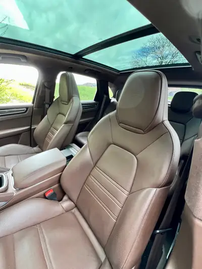 Porsche Cayenne Turbo — SUV de prestige 550 ch, véhicule suisse impeccable — Thumbnail 15