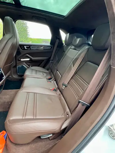 Porsche Cayenne Turbo — SUV de prestige 550 ch, véhicule suisse impeccable — Thumbnail 13