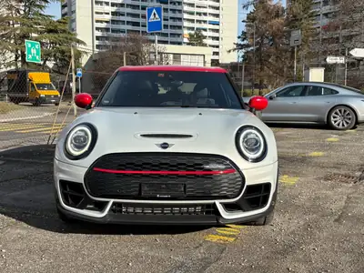 MINI Clubman John Cooper Works ALL4 306 ch — Performance et polyvalence British — side view