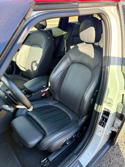 MINI Clubman John Cooper Works ALL4 306 ch — Performance et polyvalence British — dashboard