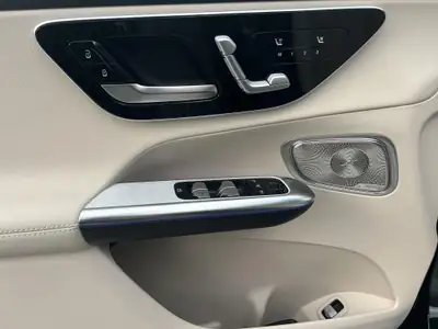 Mercedes-Benz GLC 220 d Avantgarde 4MATIC — SUV diesel hybride, 20 km, traction intégrale — Miniature 16