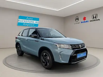 Suzuki Vitara 1.4 T Sakura Top Hybrid 4x4 — SUV compact hybride, 20 km seulement — side view