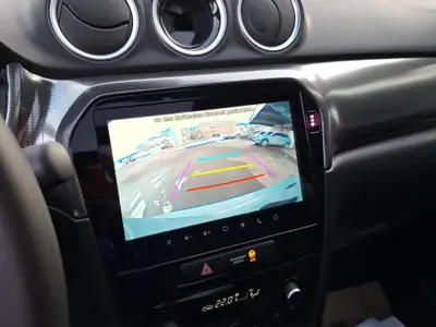 Suzuki Vitara 1.4 T Sakura Top Hybrid 4x4 — SUV compact hybride, 20 km seulement — Thumbnail 9