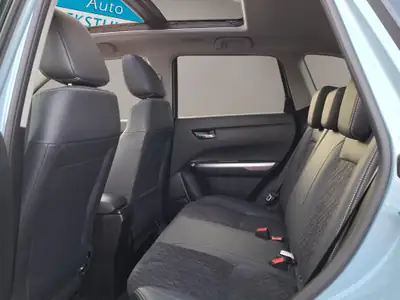 Suzuki Vitara 1.4 T Sakura Top Hybrid 4x4 — SUV compact hybride, 20 km seulement — Thumbnail 12