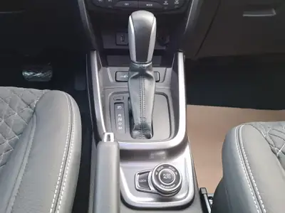 Suzuki Vitara 1.4 T Sakura Top Hybrid 4x4 — SUV compact hybride, 20 km seulement — Thumbnail 11