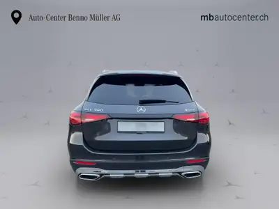 Mercedes-Benz GLC 300 Avantgarde 4Matic — SUV hybride 281 ch, design premium et consommation optimisée — intérieur