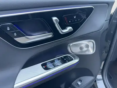 Mercedes-Benz GLC 300 Avantgarde 4Matic — SUV hybride 281 ch, design premium et consommation optimisée — Miniature 12