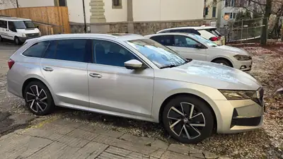 Skoda Octavia Combi 2.0 TDI DSG — Familiale diesel efficace, 1000 km seulement — interior